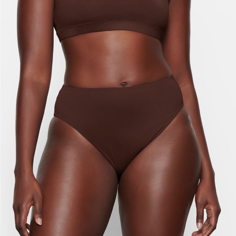 NWT SKIMS signature swim mid waist bottom
